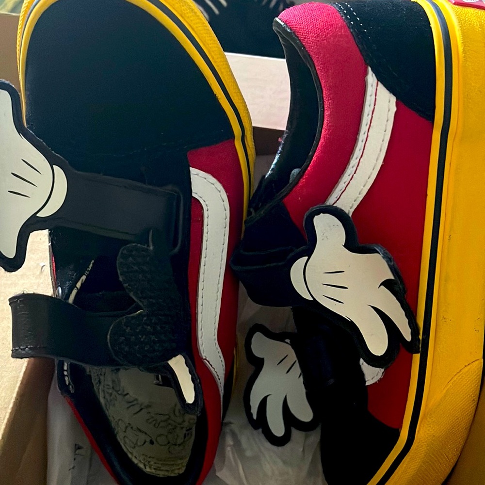 DISNEYxVANS exclusive collab! Worn ONCE to Disney Wrld! Original Box included!